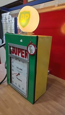 Lot 671 - SUPER MINI PUMP WITH SMALL GLASS BP GLOBE 32" X 16"