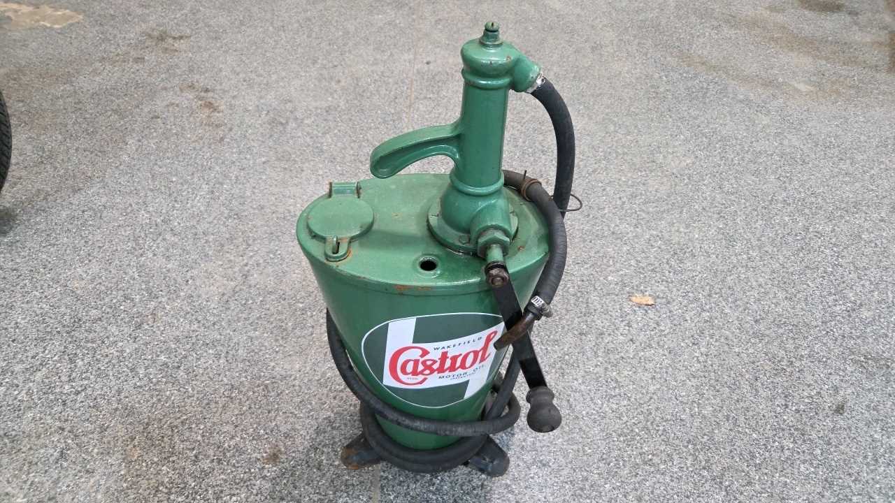 Lot 435 - CASTROL GEAR OIL DISPENSER