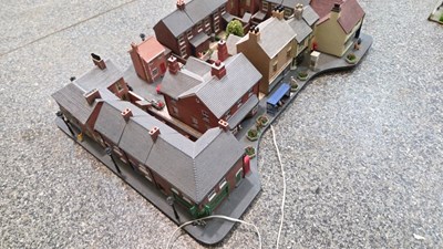 Lot 819 - 00 GUAGE RAILWAY DIORAMA 6 X DIFFERENT SCENES