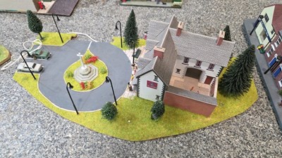 Lot 819 - 00 GUAGE RAILWAY DIORAMA 6 X DIFFERENT SCENES
