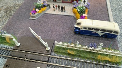Lot 819 - 00 GUAGE RAILWAY DIORAMA 6 X DIFFERENT SCENES