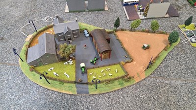 Lot 819 - 00 GUAGE RAILWAY DIORAMA 6 X DIFFERENT SCENES