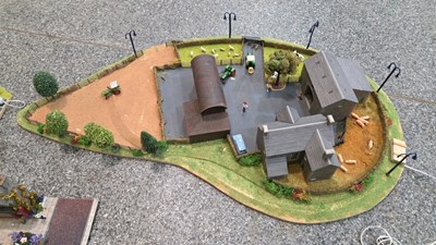 Lot 819 - 00 GUAGE RAILWAY DIORAMA 6 X DIFFERENT SCENES