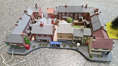 Lot 819 - 00 GUAGE RAILWAY DIORAMA 6 X DIFFERENT SCENES