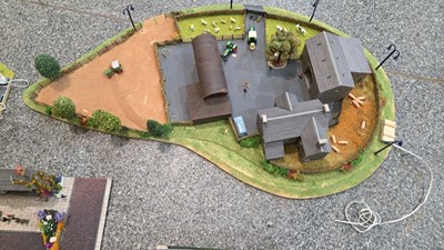Lot 819 - 00 GUAGE RAILWAY DIORAMA 6 X DIFFERENT SCENES