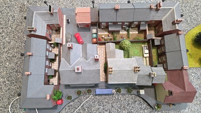 Lot 819 - 00 GUAGE RAILWAY DIORAMA 6 X DIFFERENT SCENES