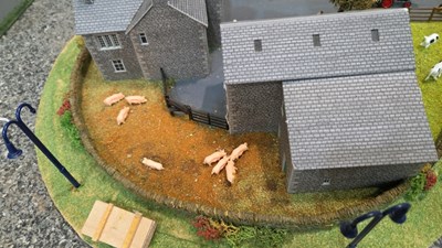 Lot 819 - 00 GUAGE RAILWAY DIORAMA 6 X DIFFERENT SCENES