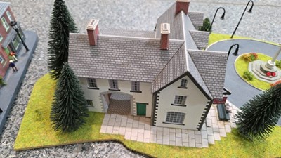 Lot 819 - 00 GUAGE RAILWAY DIORAMA 6 X DIFFERENT SCENES
