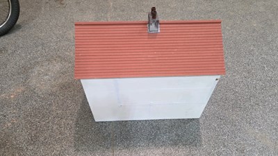 Lot 585 - 1/12th SCALE DOLLS HOUSE