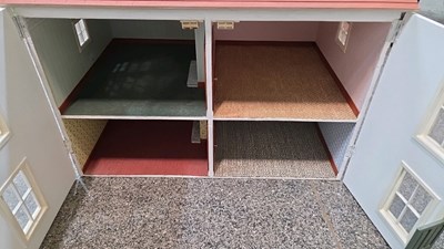 Lot 585 - 1/12th SCALE DOLLS HOUSE