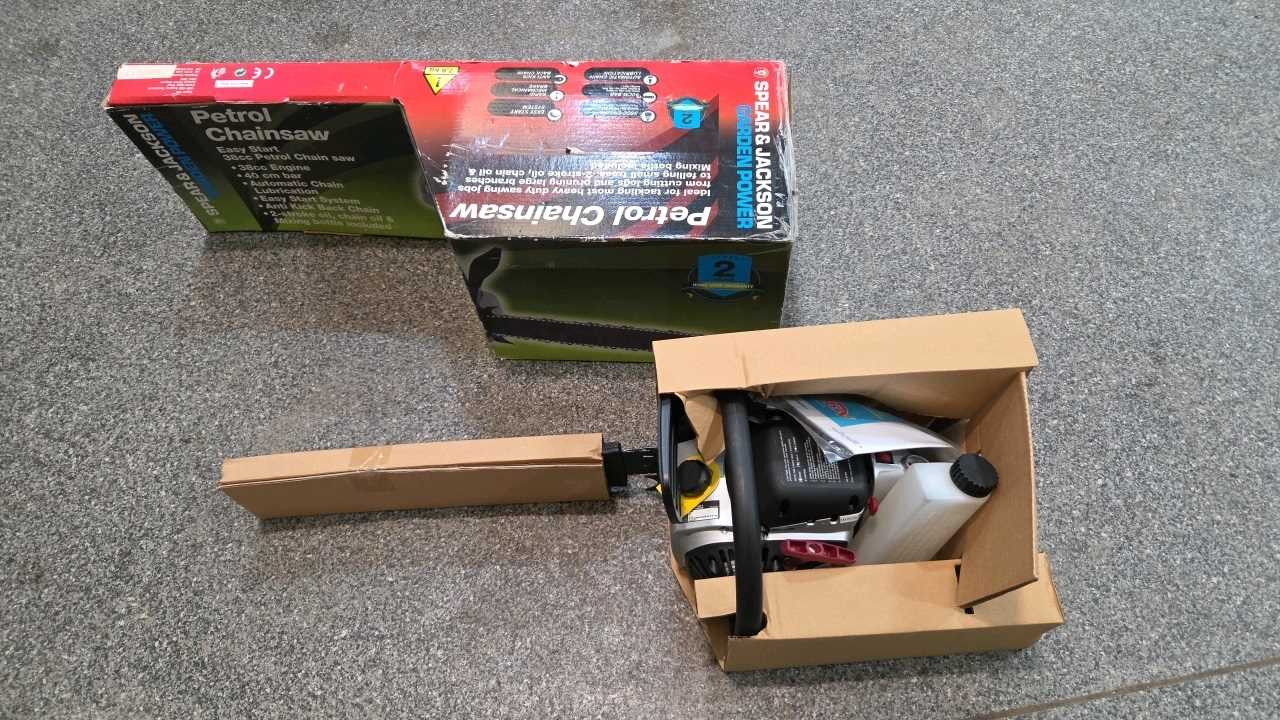 Lot 829 - PETROL CHAIN SAW , NEW NEVER BEEN USED OR FULL UNPACKED