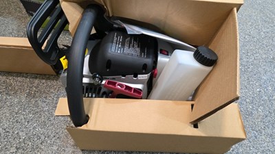 Lot 829 - PETROL CHAIN SAW , NEW NEVER BEEN USED OR FULL UNPACKED