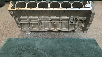 Lot 317 - JAGUAR 6.0 V12 ENGINE BLOCK COFFEE TABLE & JAGUAR RUG