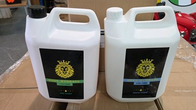 Lot 723 - 400 LITRES OF SNOW FOAM & PRE WASH CLEANING PRODUCTS