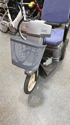 Lot 841 - 1988 BOOSTER TOWN & COUNTRY 3 WHEELED MOBILITY SCOOTER