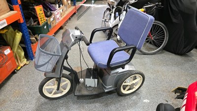 Lot 841 - 1988 BOOSTER TOWN & COUNTRY 3 WHEELED MOBILITY SCOOTER