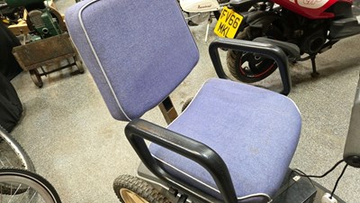 Lot 841 - 1988 BOOSTER TOWN & COUNTRY 3 WHEELED MOBILITY SCOOTER