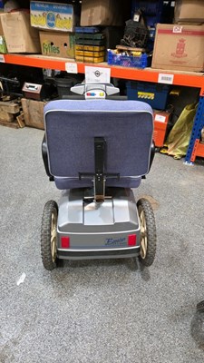 Lot 841 - 1988 BOOSTER TOWN & COUNTRY 3 WHEELED MOBILITY SCOOTER