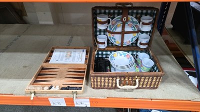 Lot 877 - PICNIC BASKET & SUEDE BACK GAMMON SET