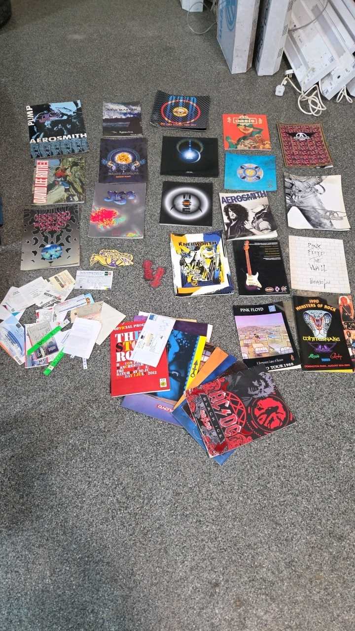 Lot 195 - BUNDLE OF CONCERT PROGRAMMES & TICKETS