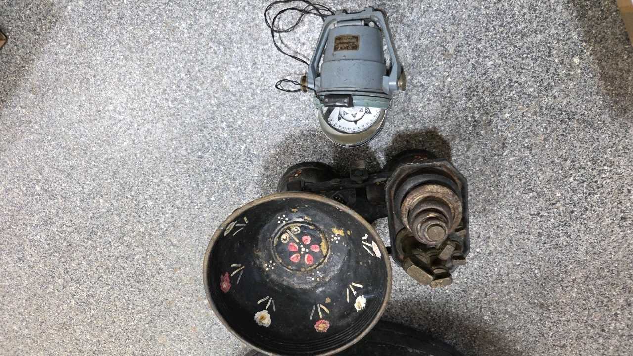 Lot 725 - SHIPS COMPASS & WEIGHING SCALES