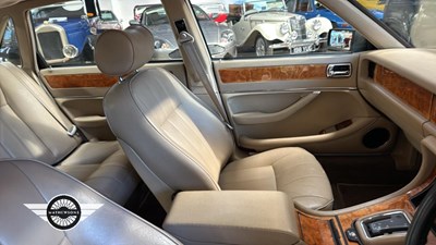 Lot 880 - 1994 JAGUAR XJ6 GOLD AUTO