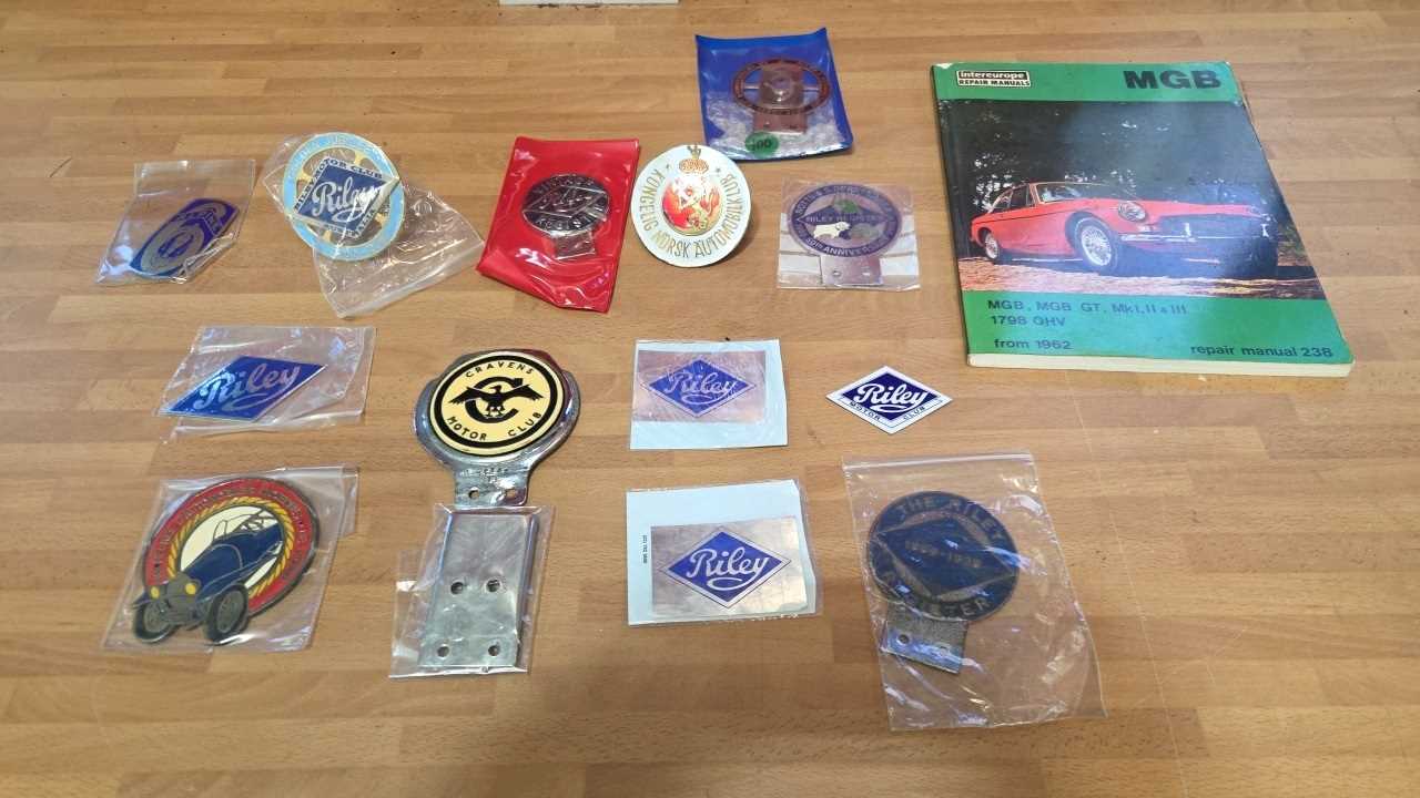 Lot 863 - SELECTION OF CAR BADGES