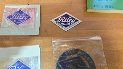 Lot 863 - SELECTION OF CAR BADGES