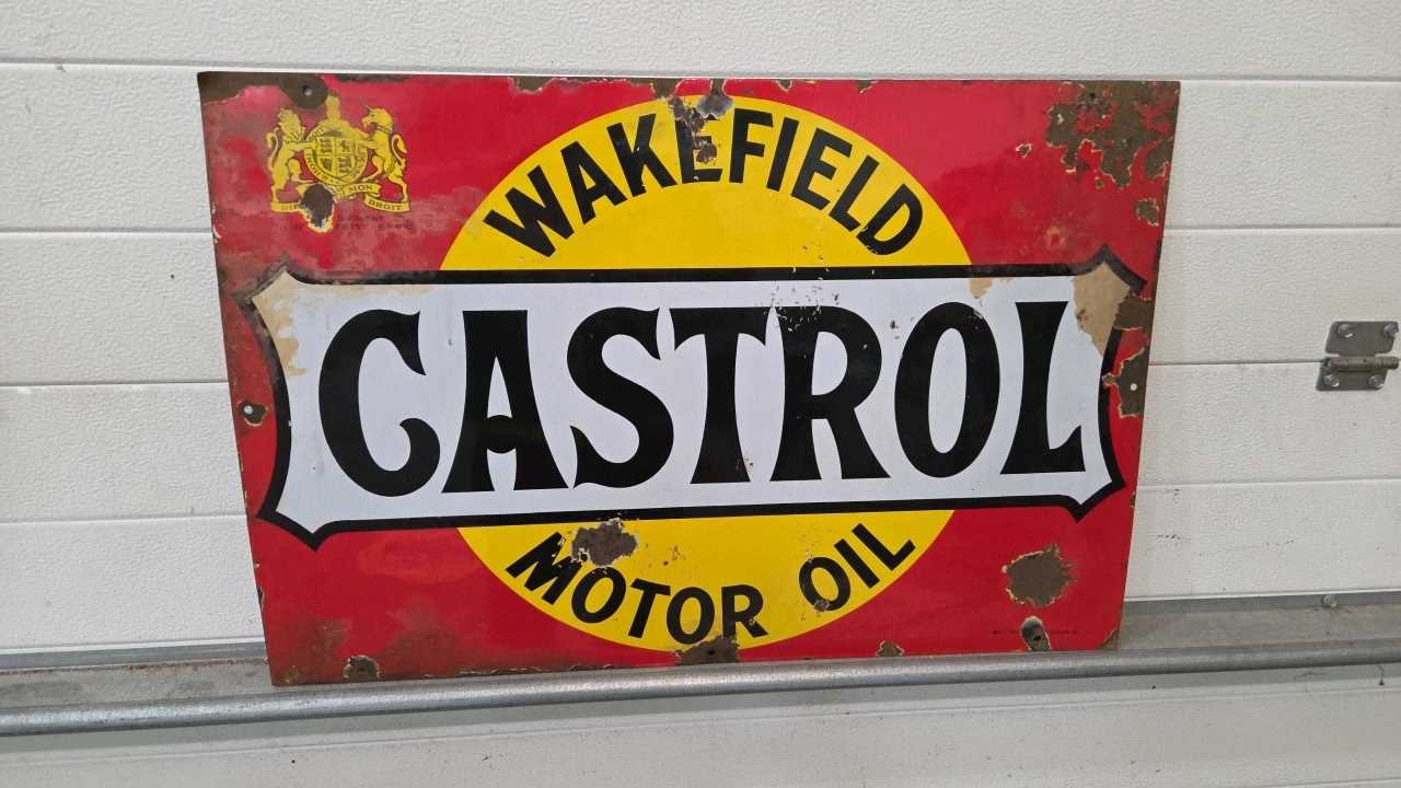Lot 189 - WAKEFIELD CASTROL MOTOR OIL ENAMEL SIGN 30" X 20"