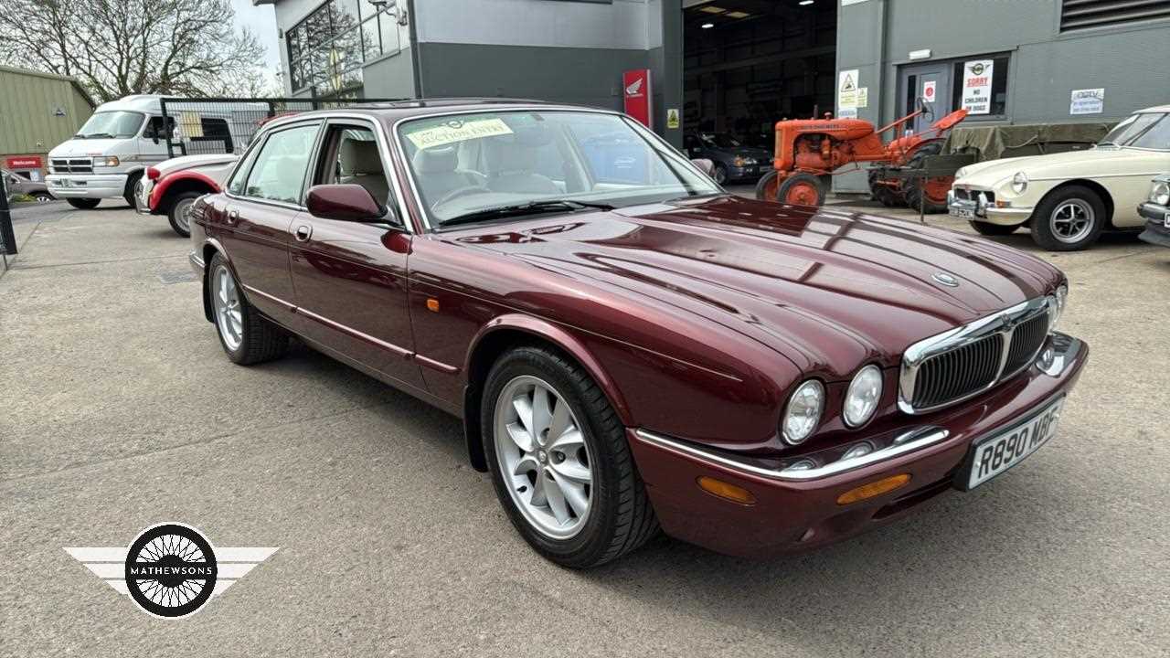 Lot 156 - 1998 JAGUAR XJ8 AUTO