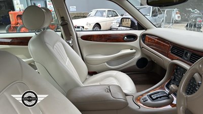 Lot 156 - 1998 JAGUAR XJ8 AUTO
