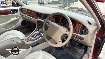 Lot 156 - 1998 JAGUAR XJ8 AUTO