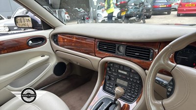 Lot 156 - 1998 JAGUAR XJ8 AUTO