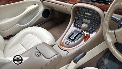 Lot 156 - 1998 JAGUAR XJ8 AUTO