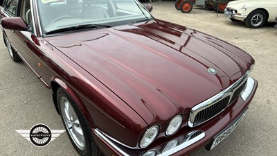 Lot 156 - 1998 JAGUAR XJ8 AUTO