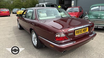 Lot 156 - 1998 JAGUAR XJ8 AUTO