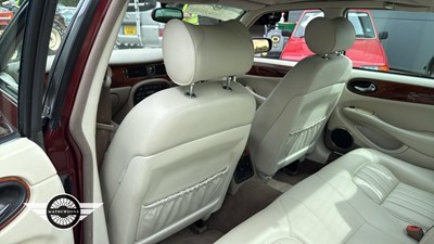 Lot 156 - 1998 JAGUAR XJ8 AUTO