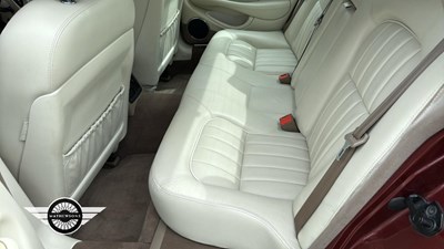 Lot 156 - 1998 JAGUAR XJ8 AUTO