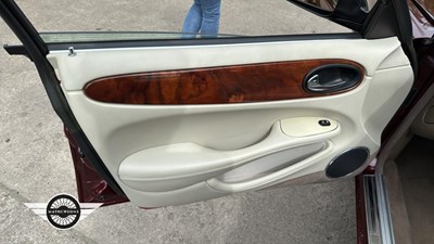 Lot 156 - 1998 JAGUAR XJ8 AUTO