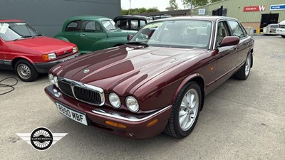Lot 156 - 1998 JAGUAR XJ8 AUTO