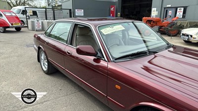 Lot 156 - 1998 JAGUAR XJ8 AUTO