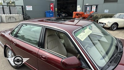 Lot 156 - 1998 JAGUAR XJ8 AUTO