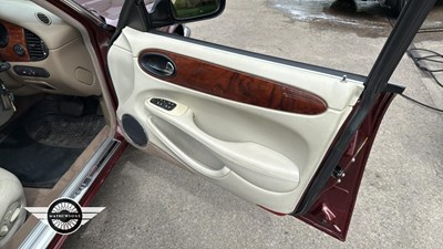 Lot 156 - 1998 JAGUAR XJ8 AUTO