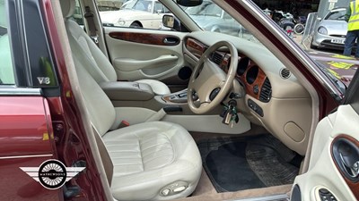 Lot 156 - 1998 JAGUAR XJ8 AUTO