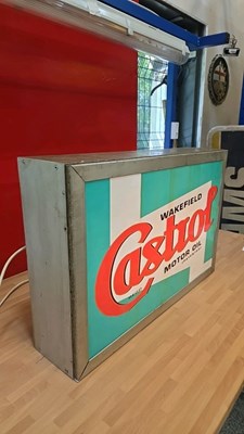 Lot 219 - WAKEFIELD CASTROL MOTOR OIL , LIGHT UP SIGN 27" X 18"