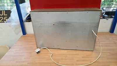 Lot 219 - WAKEFIELD CASTROL MOTOR OIL , LIGHT UP SIGN 27" X 18"