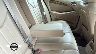 Lot 200 - 2002 JAGUAR S-TYPE V6 SE AUTO