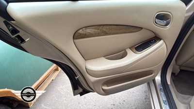 Lot 200 - 2002 JAGUAR S-TYPE V6 SE AUTO