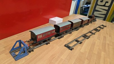 Lot 893 - HORNBY TIN CLOCKWORK TRAIN SET MADE BY MECCANO