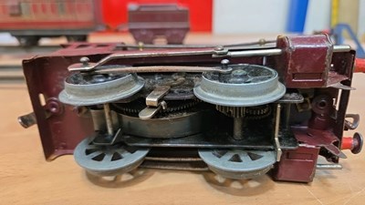 Lot 893 - HORNBY TIN CLOCKWORK TRAIN SET MADE BY MECCANO